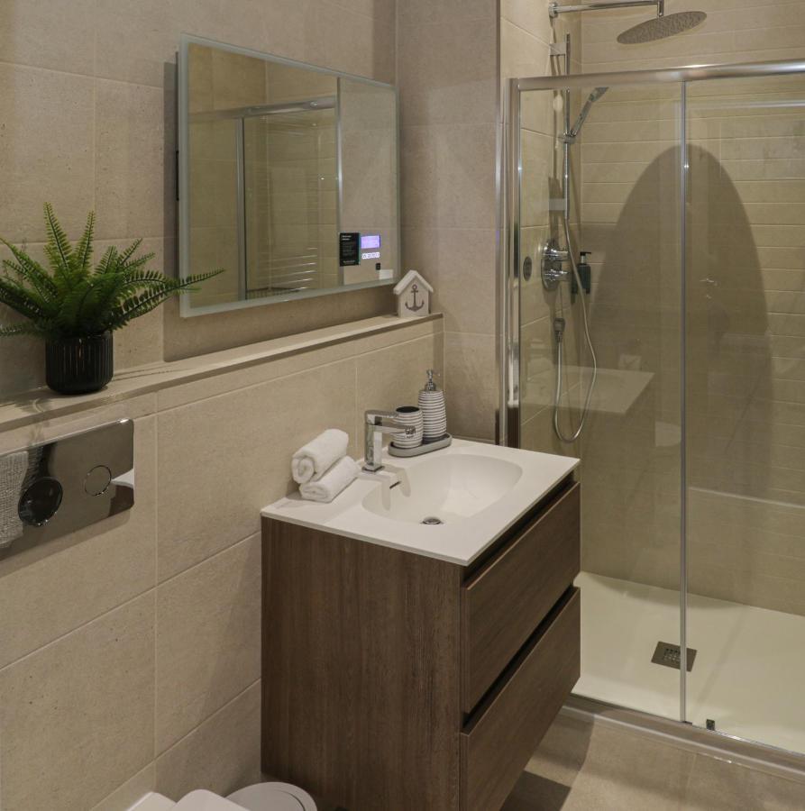 Sapphire Seas Whitby Apartment Exterior photo